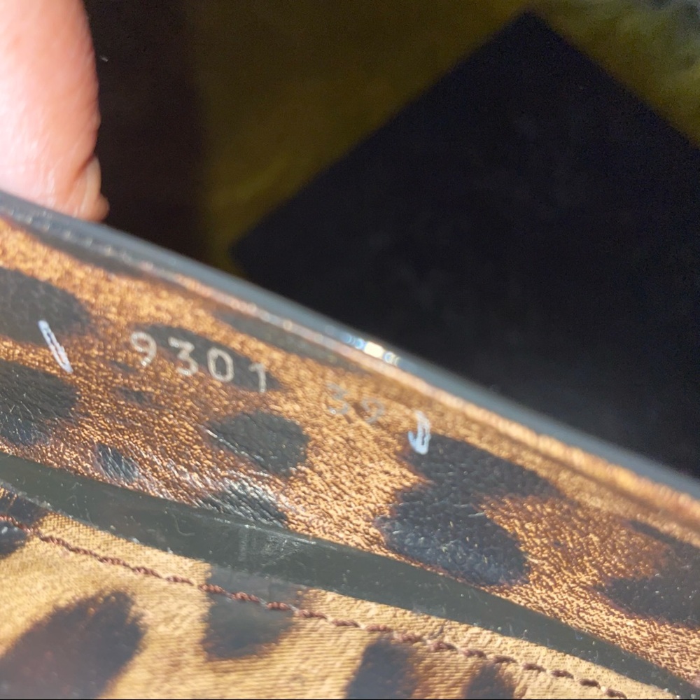 Authentic Dolce & Gabbana Patent Leather Pumps - Picture 5 of 6